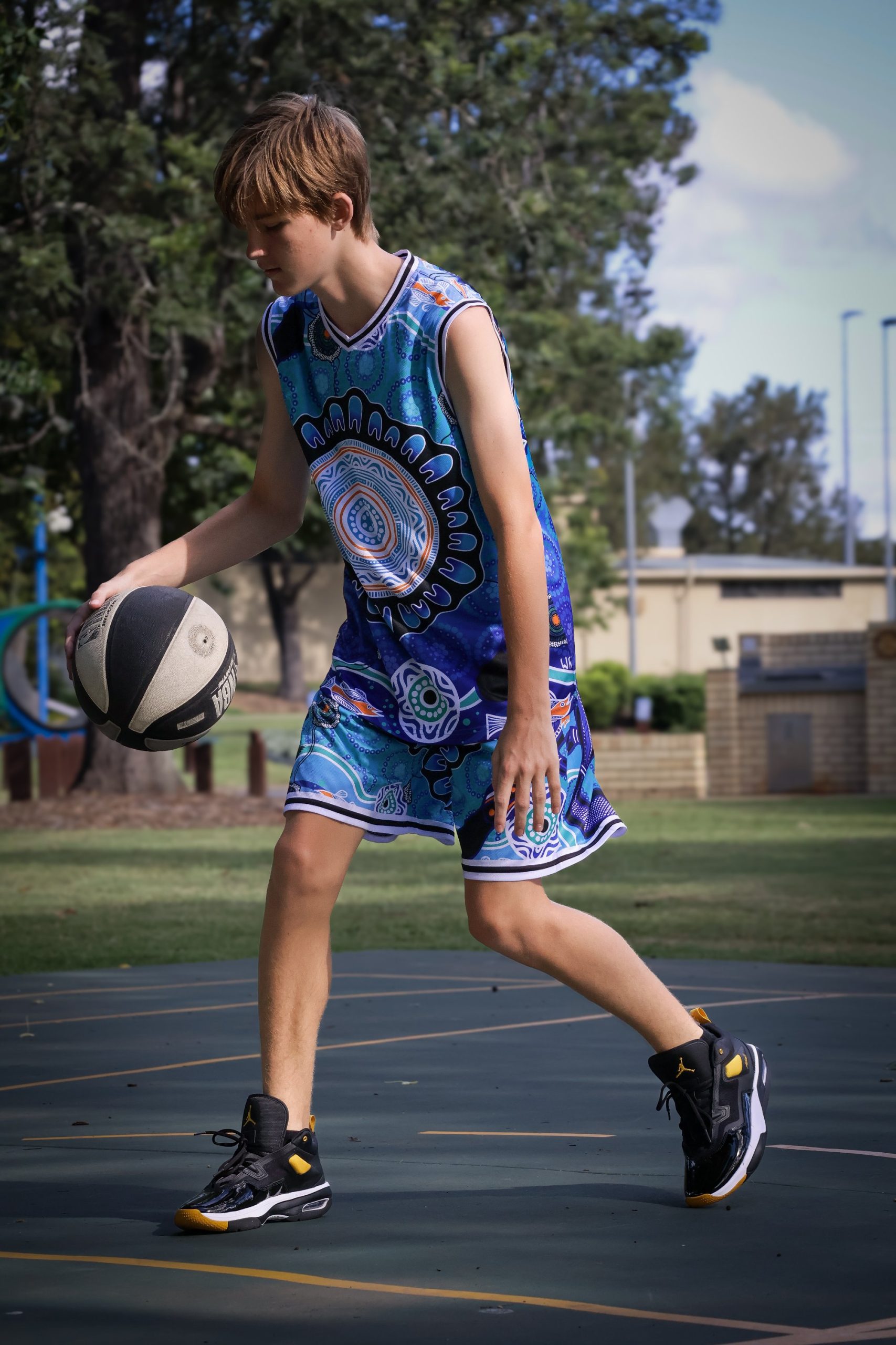 Basketball sets with reversible singlet - Image 3
